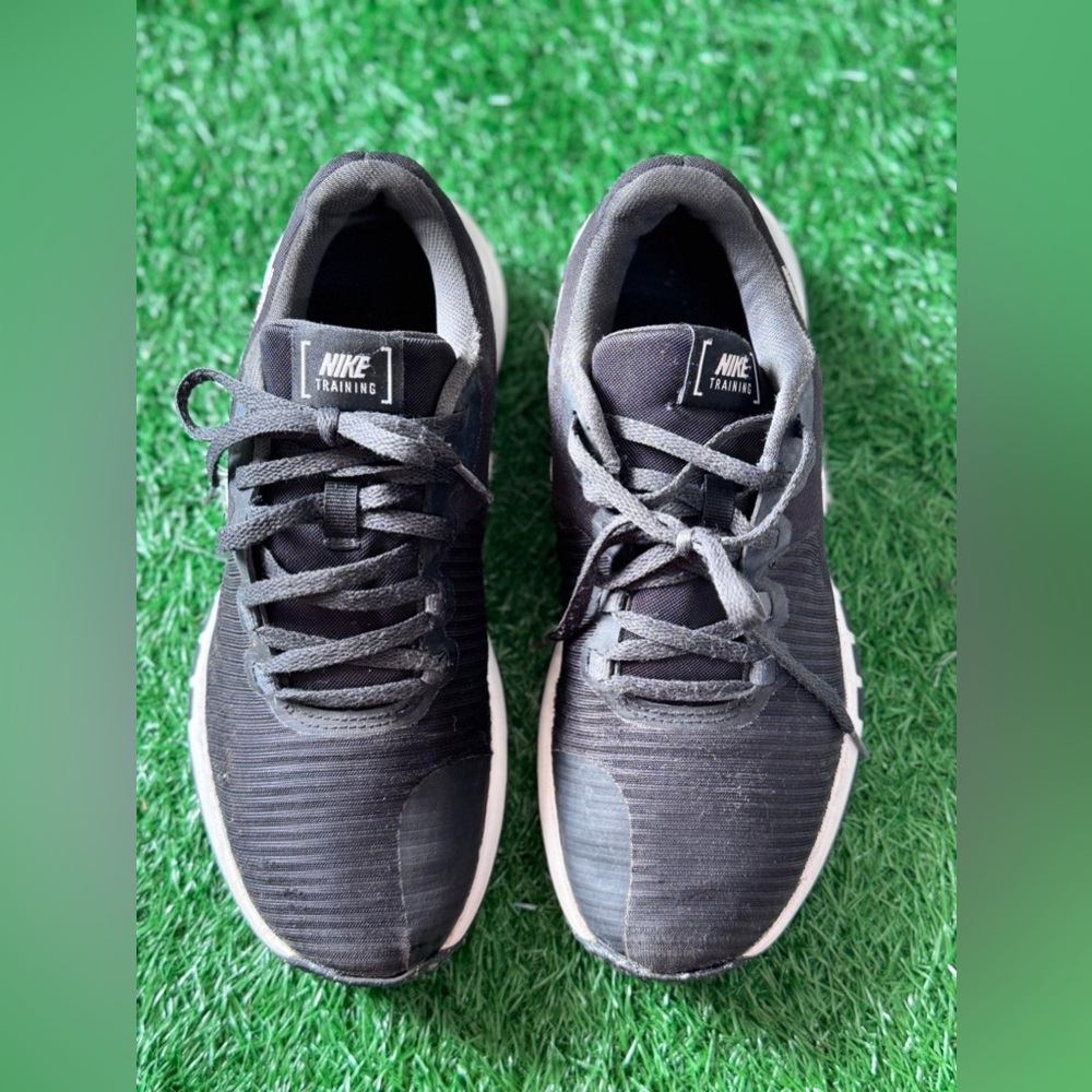 Nike Flex Control 4
Men's Workout Shoes Size 7.5